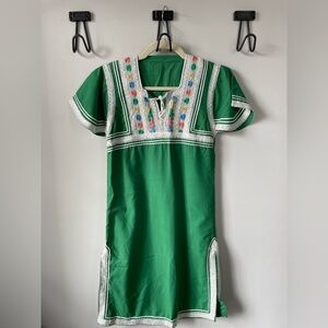 Vintage handmade tunic dress, green with white lace trim and embroidered flowers